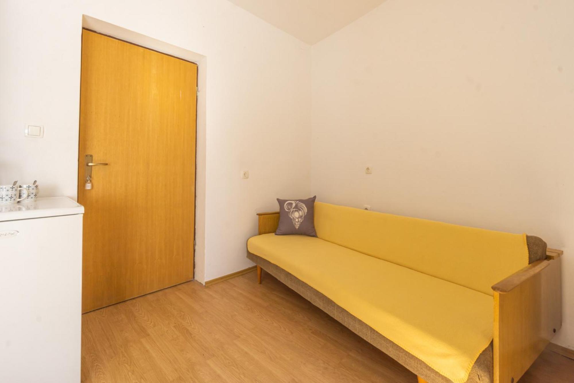 Apartment And Room Bacic Metajna Room photo