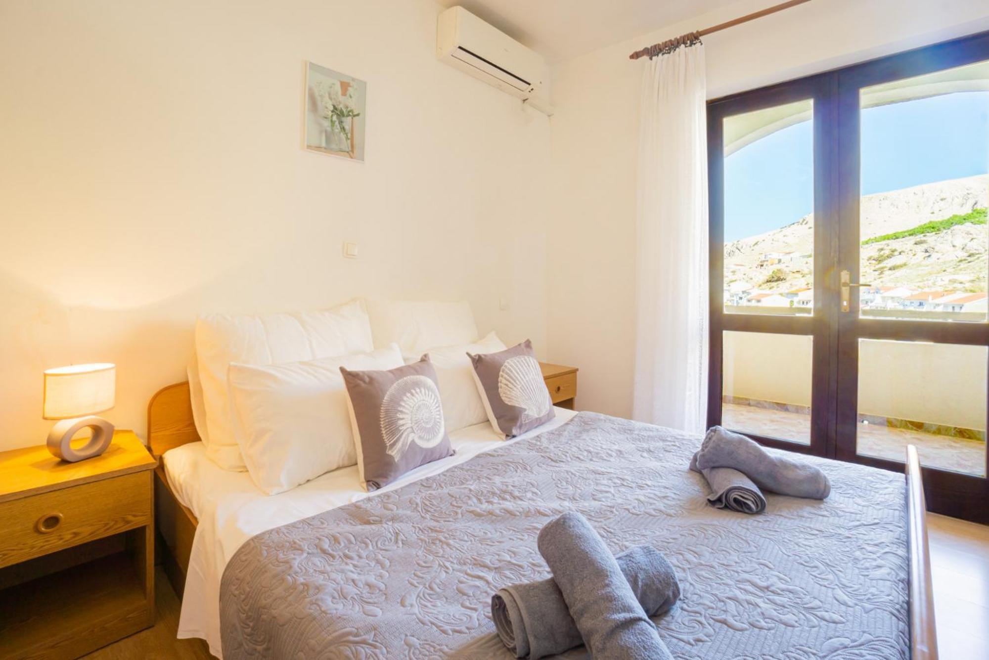 Apartment And Room Bacic Metajna Room photo